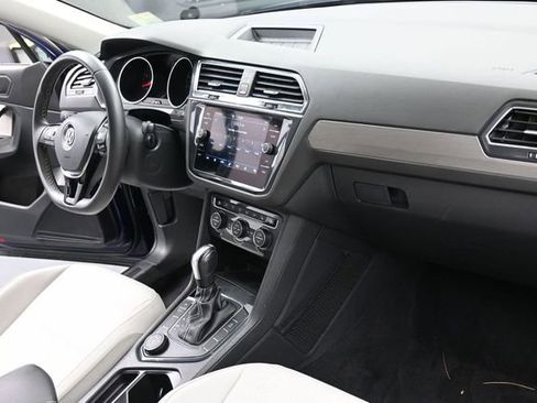 Used 2021 Volkswagen Tiguan SE AWD/4WD image 27