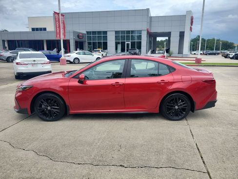 Used 2025 Toyota Camry SE w/ Convenience Package AWD/4WD image 2