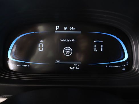 Used 2025 Hyundai Venue SEL image 4