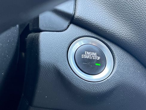 Used 2023 Chevrolet Equinox LT FWD image 29