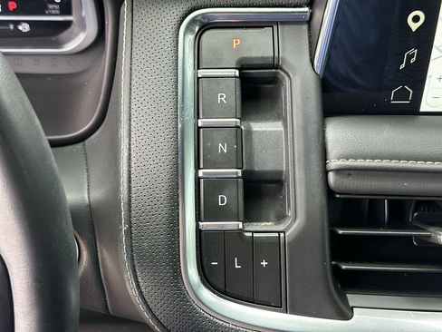Certified 2023 GMC Yukon SLT w/ SLT Premium Package AWD/4WD image 16