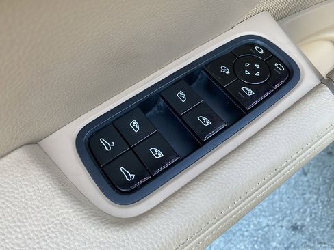 Used 2021 Porsche Cayenne S image 13