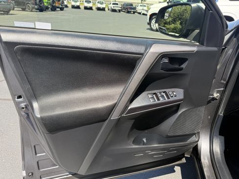 Used 2018 Toyota RAV4 LE w/ All Weather Liner Package AWD/4WD image 20