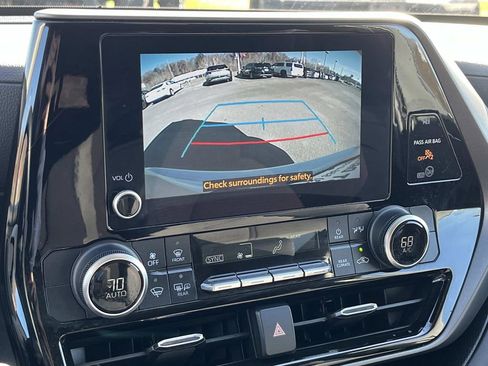 Used 2023 Toyota Highlander LE image 37