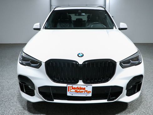 Used 2023 BMW X5 xDrive40i w/ M Sport Package AWD/4WD image 4