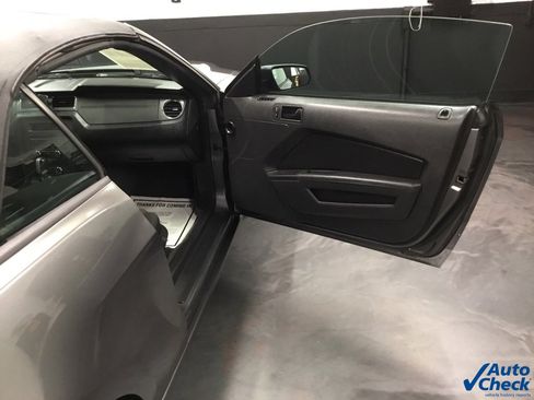 Used 2014 Ford Mustang Convertible image 39