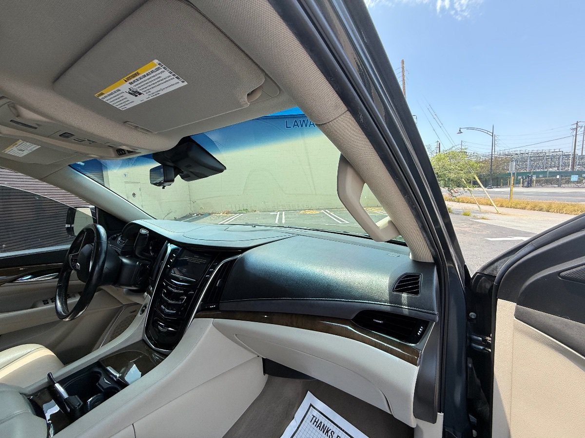 Used 2019 Cadillac Escalade Premium Luxury AWD/4WD image 16