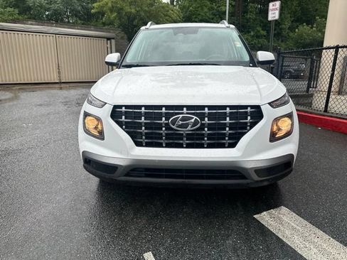 Certified 2025 Hyundai Venue SEL FWD image 2