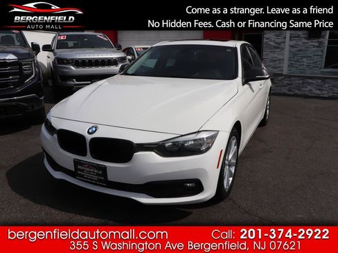 Used 2016 BMW 320i xDrive Sedan AWD/4WD image 1