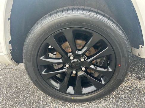 Used 2019 Jeep Grand Cherokee Altitude image 4
