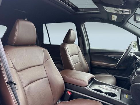 Certified 2025 Honda Passport EX-L image 31