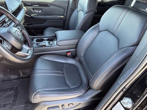 Certified 2025 Honda Pilot TrailSport image 15