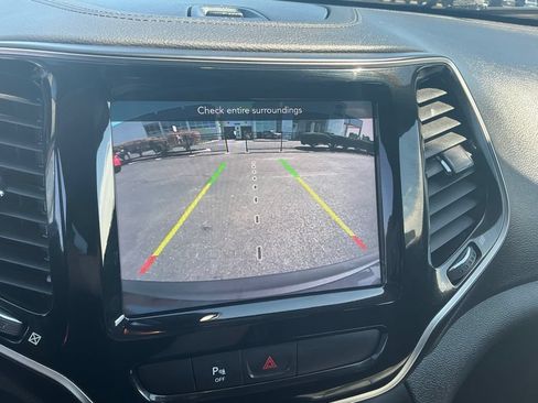 Used 2019 Jeep Cherokee Limited AWD/4WD image 25