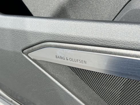 Used 2024 Audi Q8 e-tron Prestige image 33