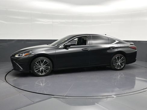 Used 2025 Lexus ES 300h w/ Premium Package FWD image 7
