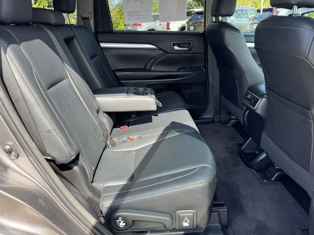 Used 2014 Toyota Highlander XLE AWD/4WD image 14