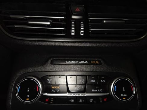 Used 2025 Ford Escape Active AWD/4WD image 17