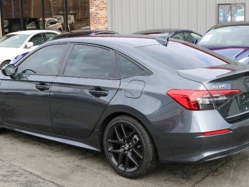 Used 2023 Honda Civic Sport image 6