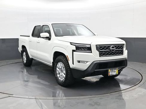 Used 2022 Nissan Frontier SV w/ SV Premium Package AWD/4WD image 3