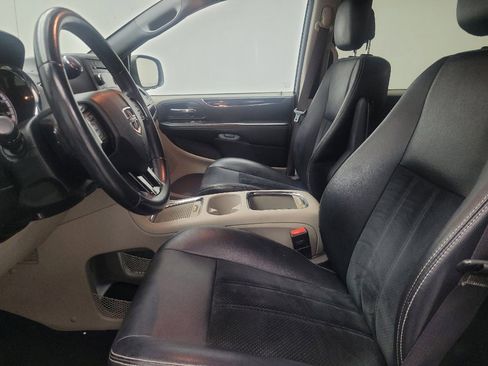 Used 2017 Dodge Grand Caravan SXT image 17