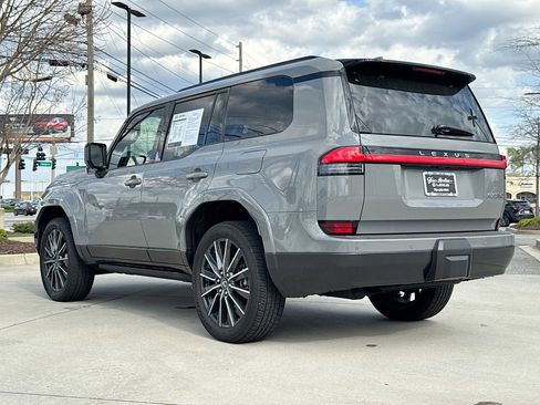 Used 2024 Lexus GX 550 w/ Accessory Package (2T) image 6