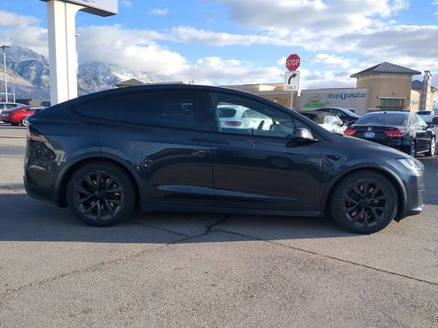 Used 2024 Tesla Model X image 2
