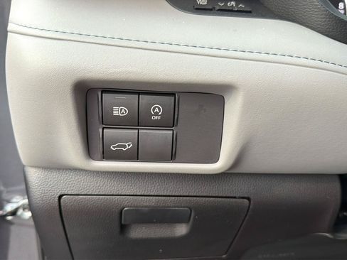 Used 2023 Toyota Highlander XLE FWD image 19
