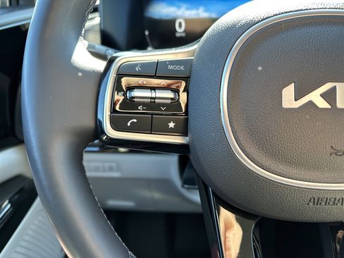 Used 2023 Kia Carnival SX Prestige image 21