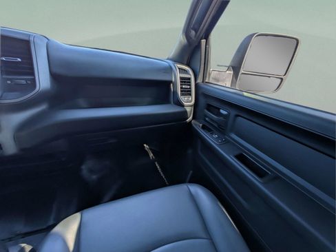 Used 2024 RAM 2500 Tradesman w/ Chrome Appearance Group AWD/4WD image 14