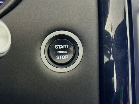 Used 2019 Land Rover Discovery SE image 20