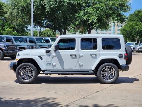Used 2023 Jeep Wrangler Unlimited Sahara w/ Cold Weather Group AWD/4WD image 4