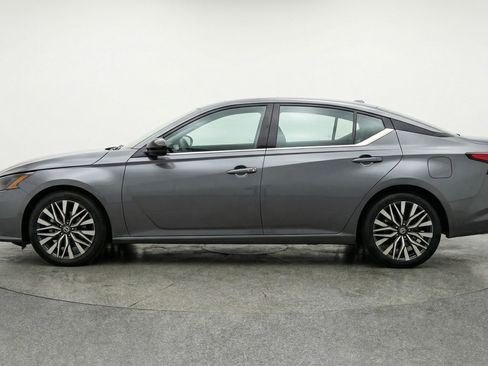 Used 2025 Nissan Altima 2.5 SV FWD image 5