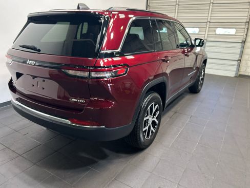 Used 2025 Jeep Grand Cherokee Limited w/ Trailer Tow Package AWD/4WD image 3