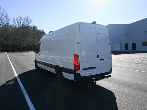 Used 2025 Mercedes-Benz Sprinter 2500 image 4