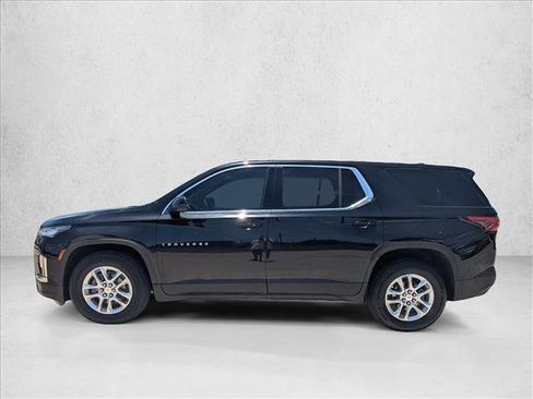Used 2022 Chevrolet Traverse LS FWD image 9