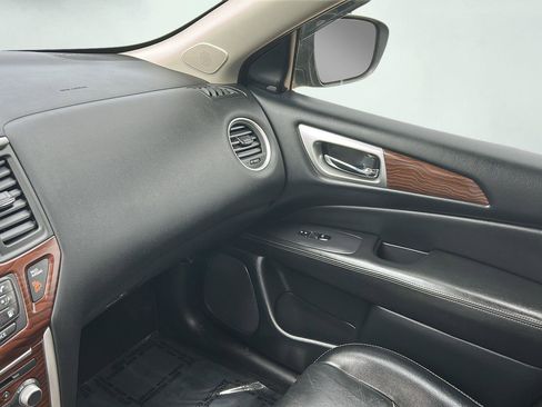 Used 2018 Nissan Pathfinder Platinum AWD/4WD image 27