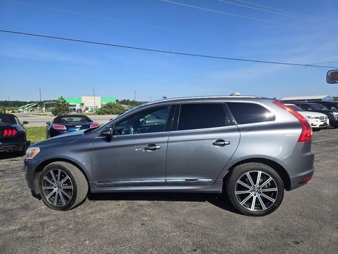 Used 2016 Volvo XC60 T6 w/ Proximity Package AWD/4WD image 11
