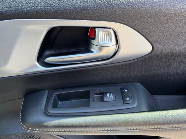 Used 2020 Chrysler Pacifica Touring-L w/ S Appearance Package FWD image 35