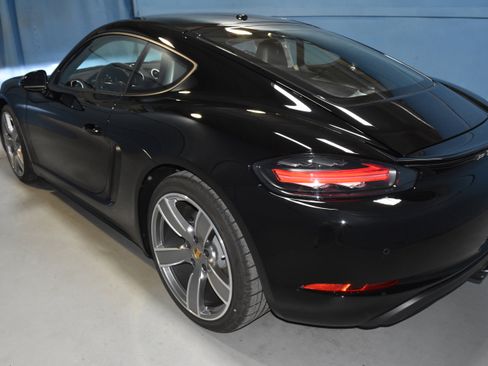 New 2025 Porsche 718 Cayman RWD image 3