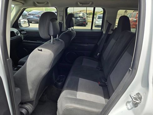 Used 2017 Jeep Patriot Latitude AWD/4WD image 12