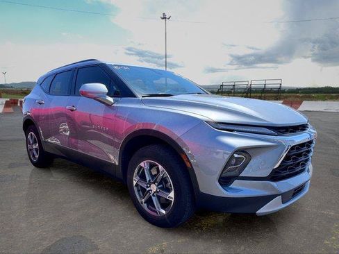 Used 2024 Chevrolet Blazer LT w/ Convenience Package FWD image 2