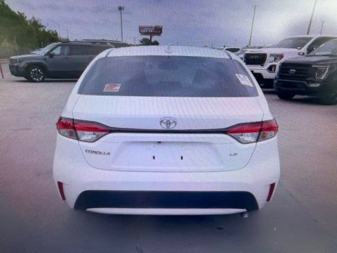 Used 2022 Toyota Corolla LE FWD image 4