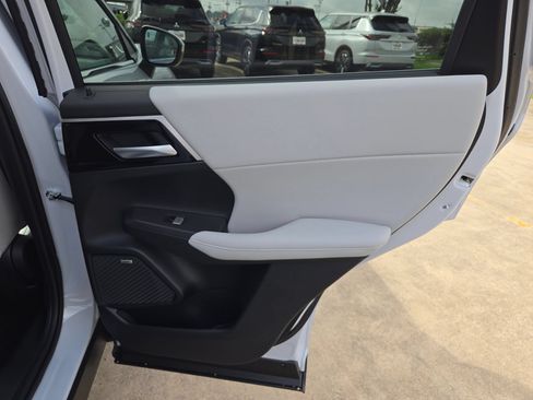 New 2026 Mitsubishi Outlander SE FWD image 23