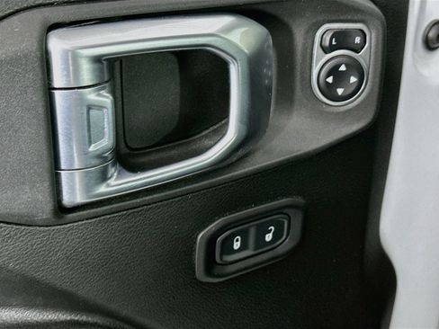 Used 2022 Jeep Gladiator Sport AWD/4WD image 15
