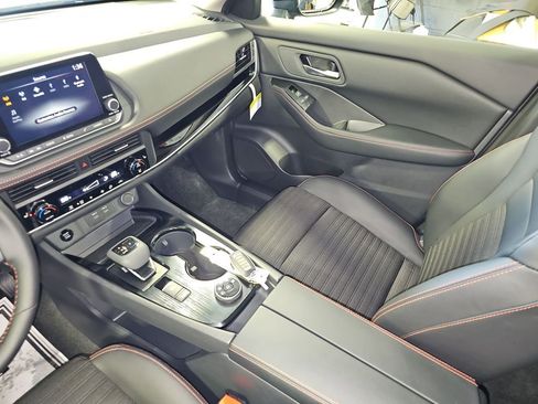 Used 2026 Nissan Rogue SV image 29