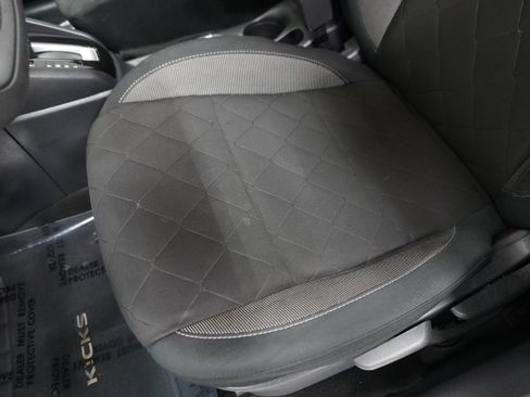 Used 2020 Nissan Kicks S image 11