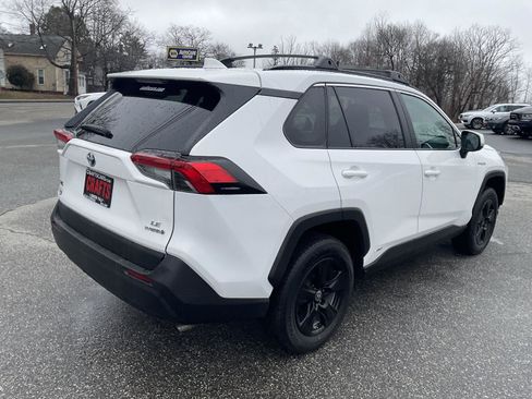 Used 2021 Toyota RAV4 LE image 5