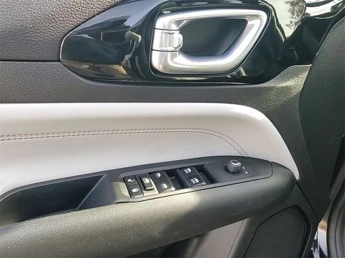 Used 2024 Jeep Compass Limited w/ Sun and Sound Group image 10