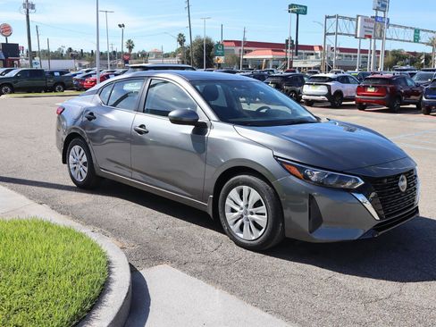 Used 2025 Nissan Sentra S image 9