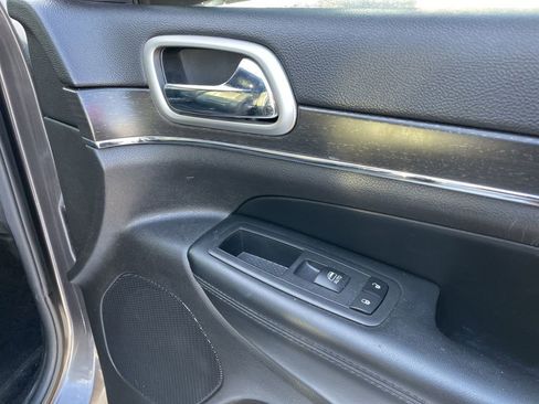 Used 2018 Jeep Grand Cherokee Limited image 35